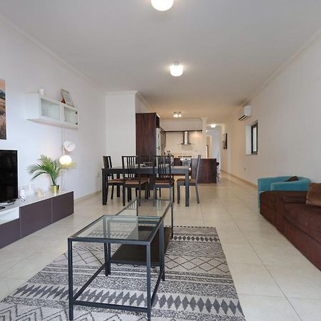 Modern 3Br Stylish & Spacious Apartment - Close To Sliema Promenade Gzira Bagian luar foto