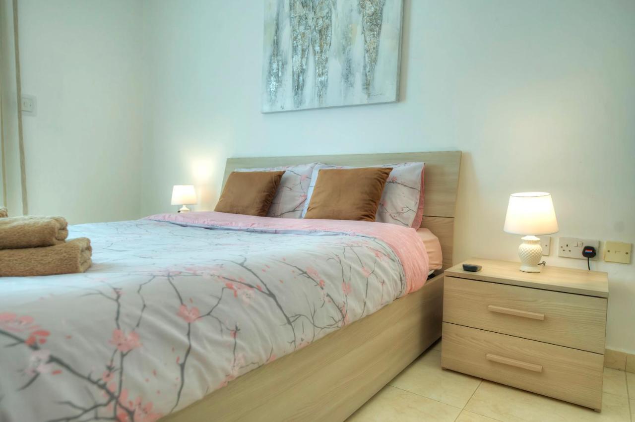 Modern 3Br Stylish & Spacious Apartment - Close To Sliema Promenade Gzira Bagian luar foto
