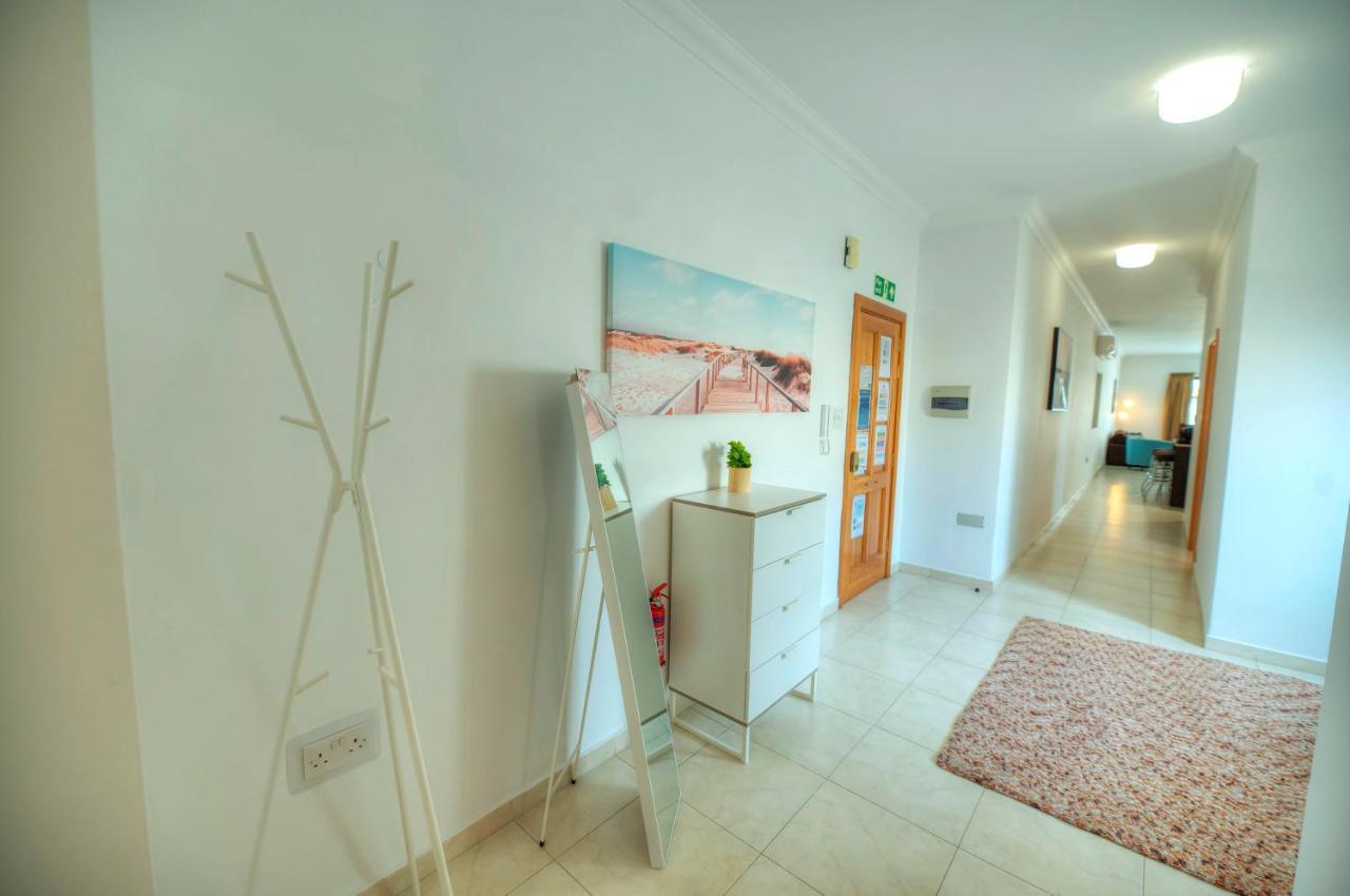 Modern 3Br Stylish & Spacious Apartment - Close To Sliema Promenade Gzira Bagian luar foto