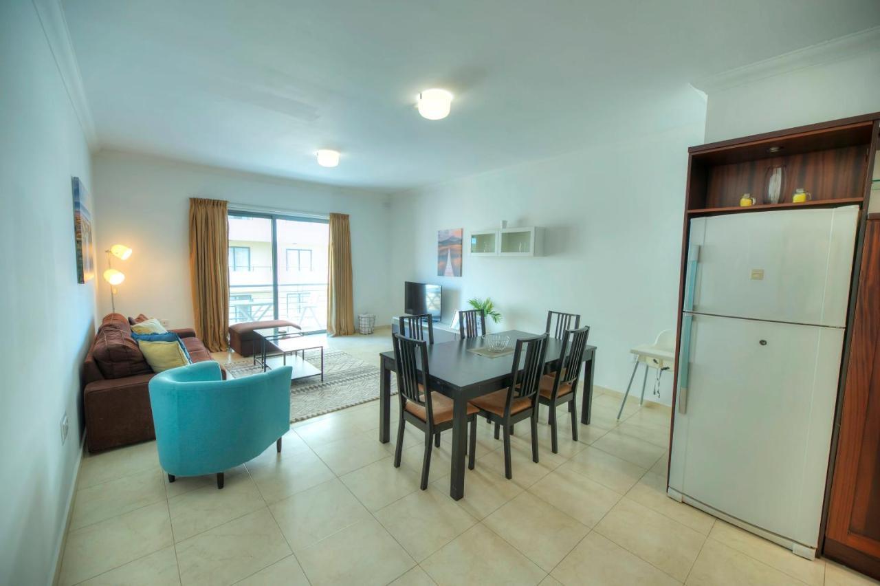 Modern 3Br Stylish & Spacious Apartment - Close To Sliema Promenade Gzira Bagian luar foto