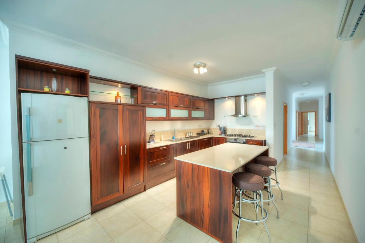 Modern 3Br Stylish & Spacious Apartment - Close To Sliema Promenade Gzira Bagian luar foto