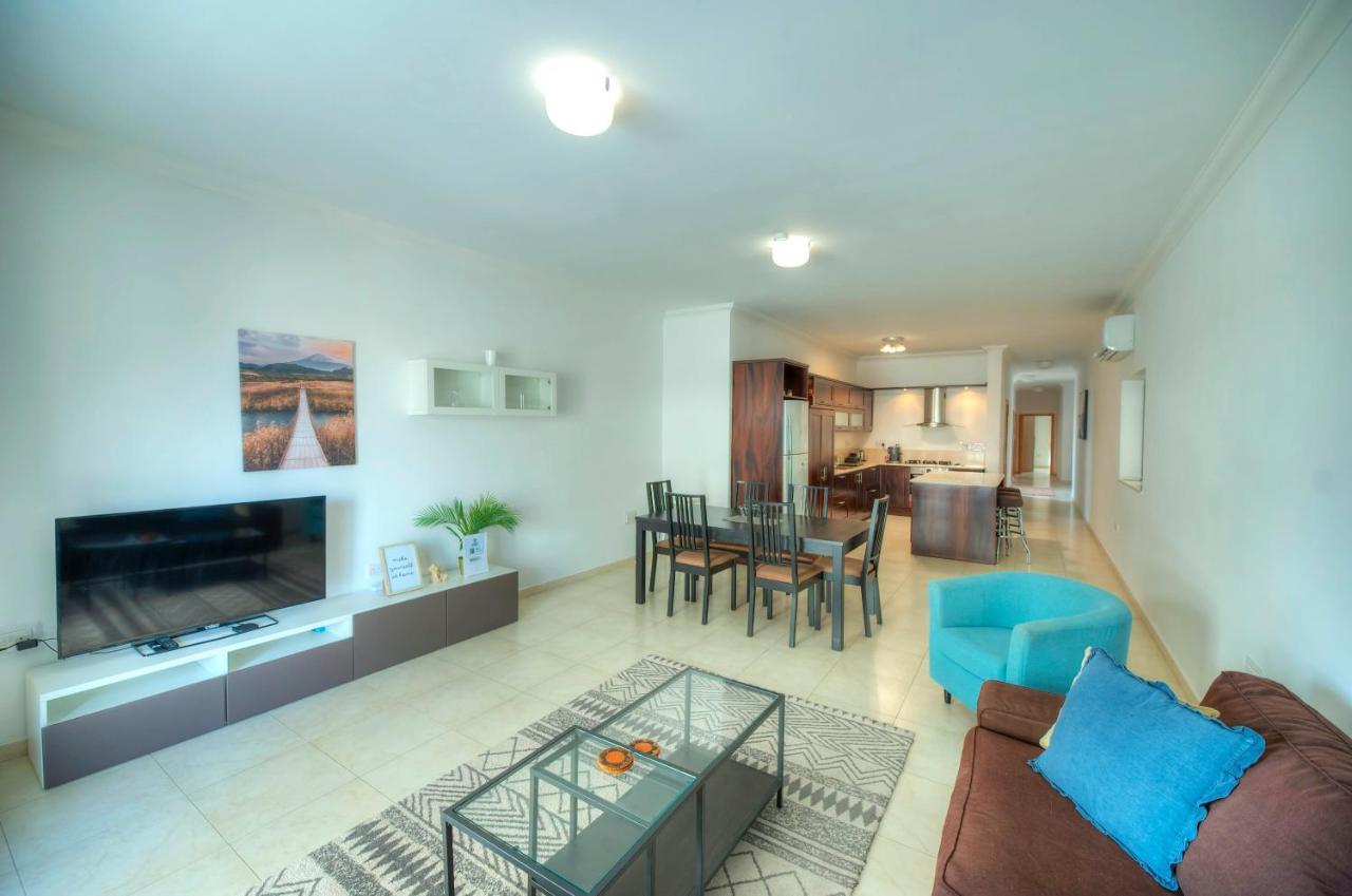 Modern 3Br Stylish & Spacious Apartment - Close To Sliema Promenade Gzira Bagian luar foto