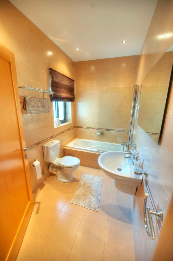 Modern 3Br Stylish & Spacious Apartment - Close To Sliema Promenade Gzira Bagian luar foto