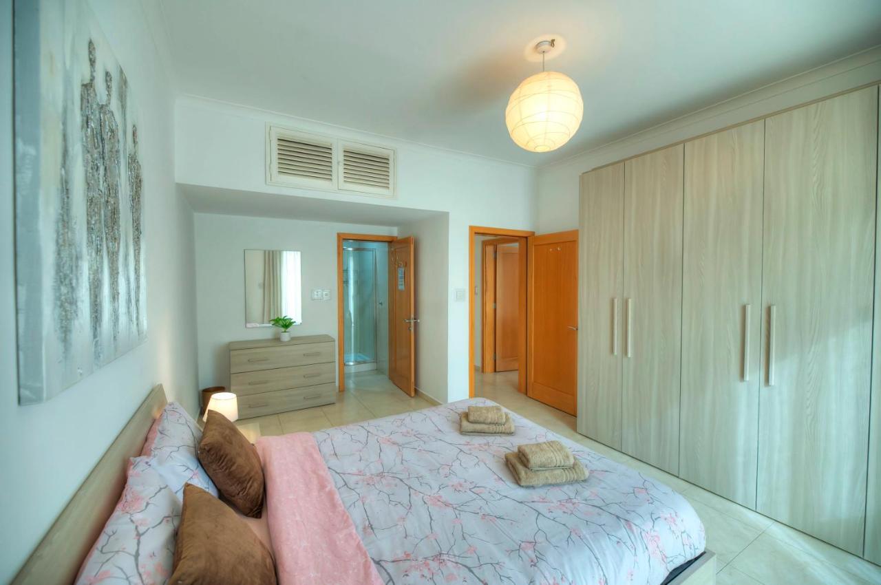 Modern 3Br Stylish & Spacious Apartment - Close To Sliema Promenade Gzira Bagian luar foto