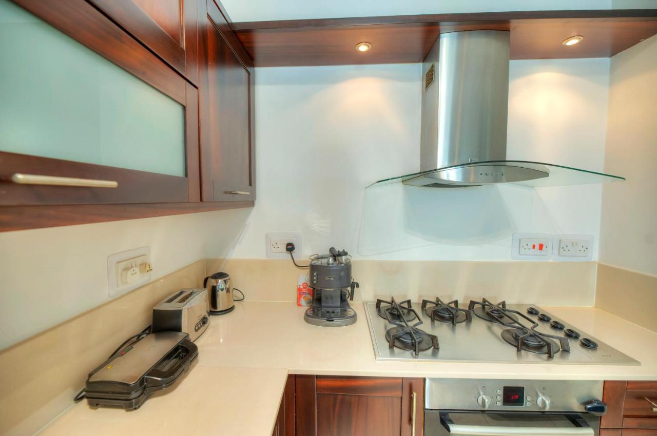 Modern 3Br Stylish & Spacious Apartment - Close To Sliema Promenade Gzira Bagian luar foto