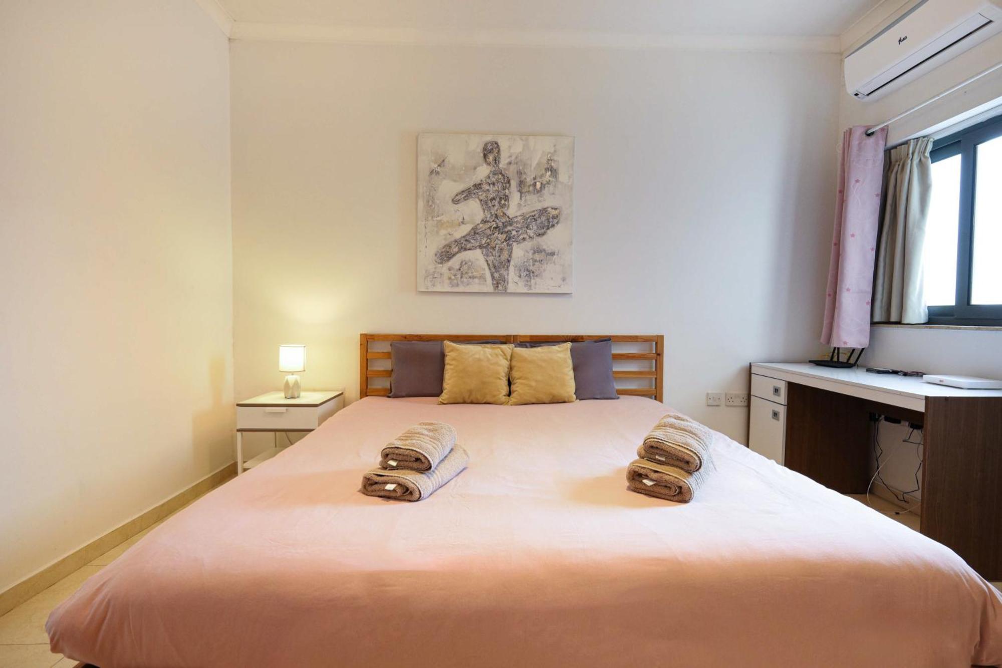 Modern 3Br Stylish & Spacious Apartment - Close To Sliema Promenade Gzira Bagian luar foto