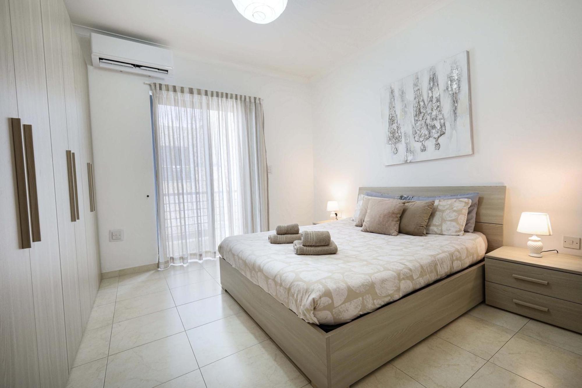 Modern 3Br Stylish & Spacious Apartment - Close To Sliema Promenade Gzira Bagian luar foto
