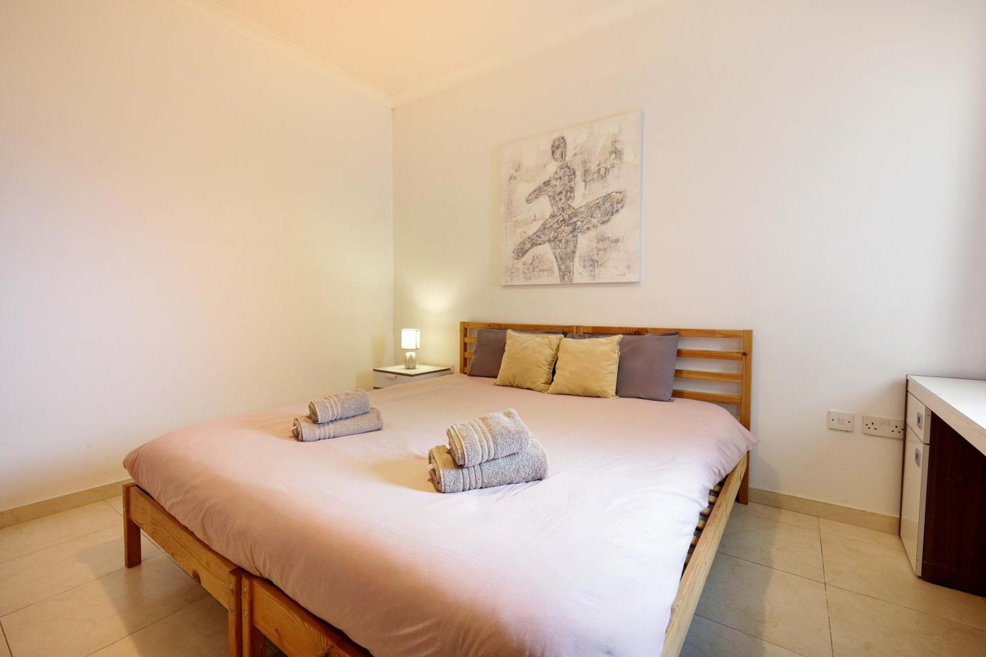 Modern 3Br Stylish & Spacious Apartment - Close To Sliema Promenade Gzira Bagian luar foto