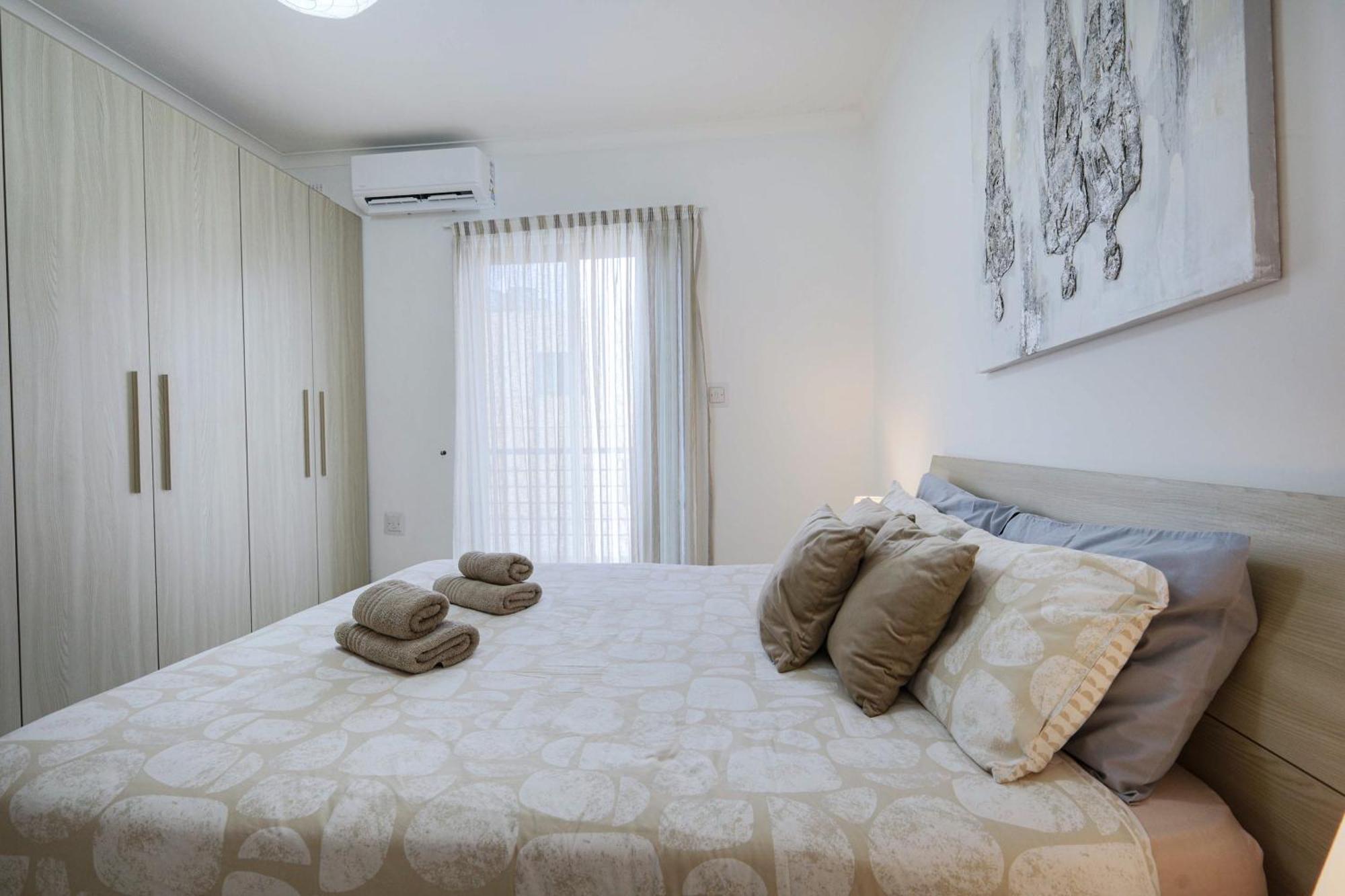 Modern 3Br Stylish & Spacious Apartment - Close To Sliema Promenade Gzira Bagian luar foto