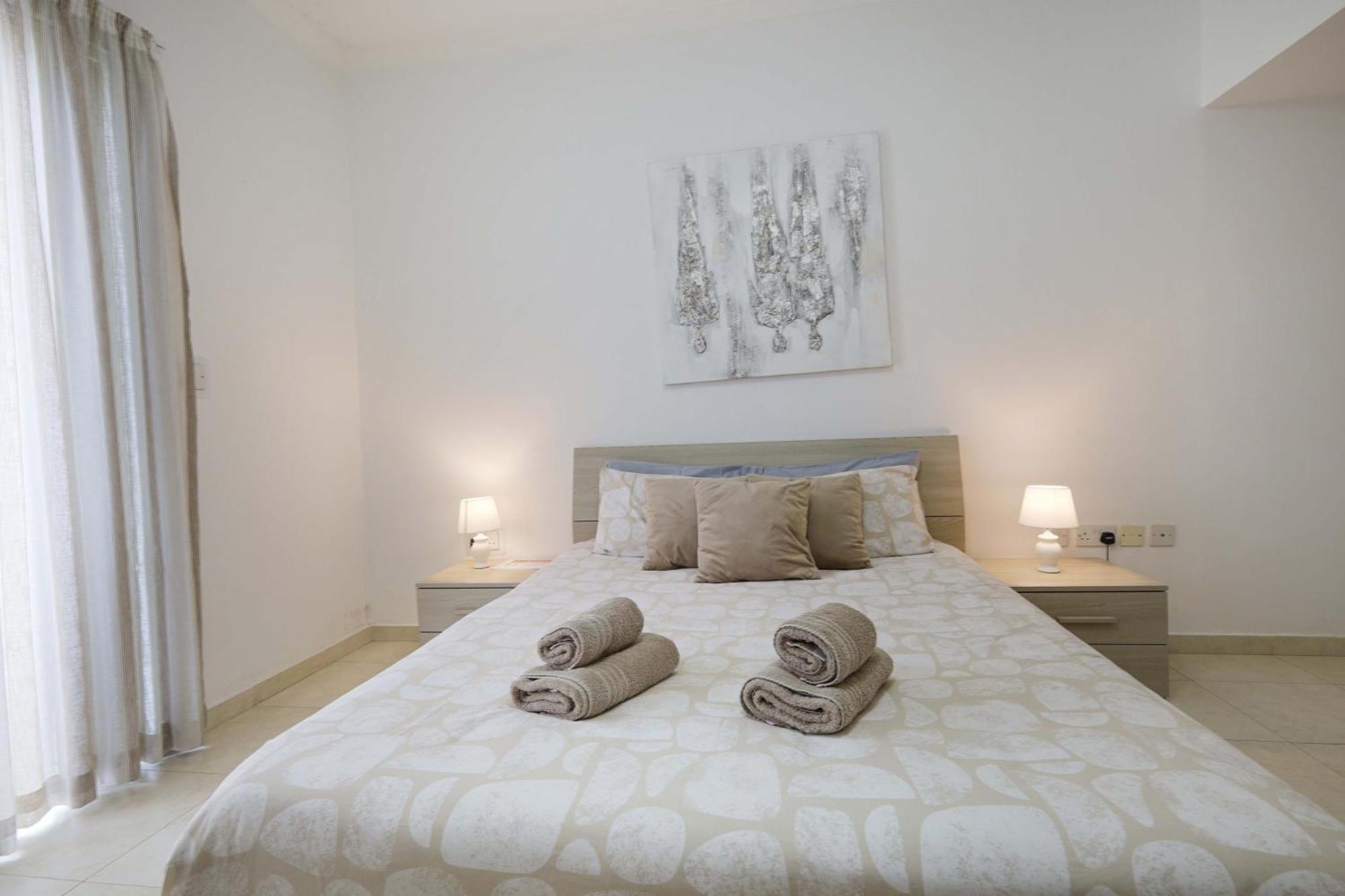 Modern 3Br Stylish & Spacious Apartment - Close To Sliema Promenade Gzira Bagian luar foto