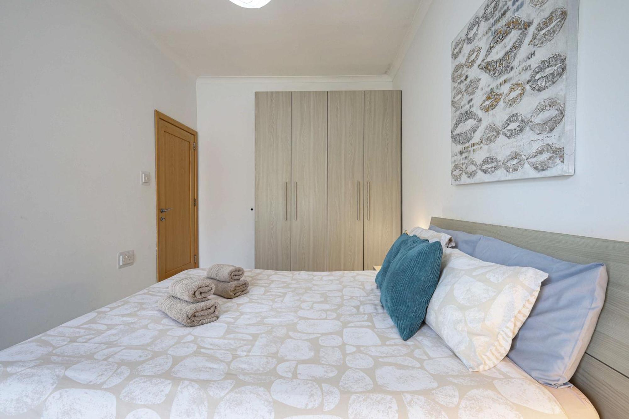 Modern 3Br Stylish & Spacious Apartment - Close To Sliema Promenade Gzira Bagian luar foto