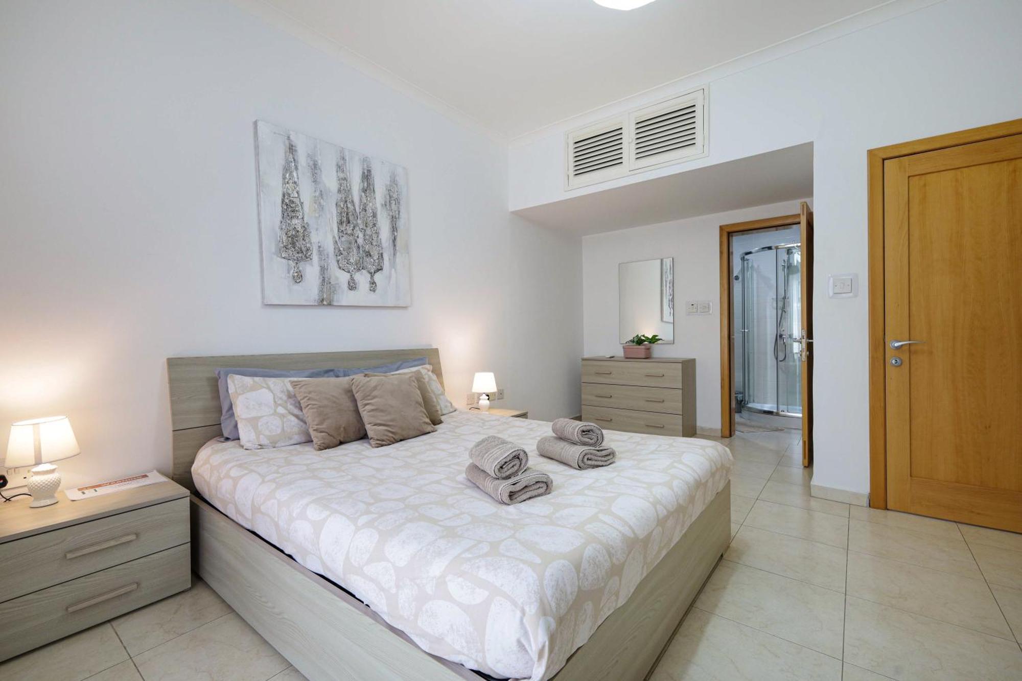 Modern 3Br Stylish & Spacious Apartment - Close To Sliema Promenade Gzira Bagian luar foto
