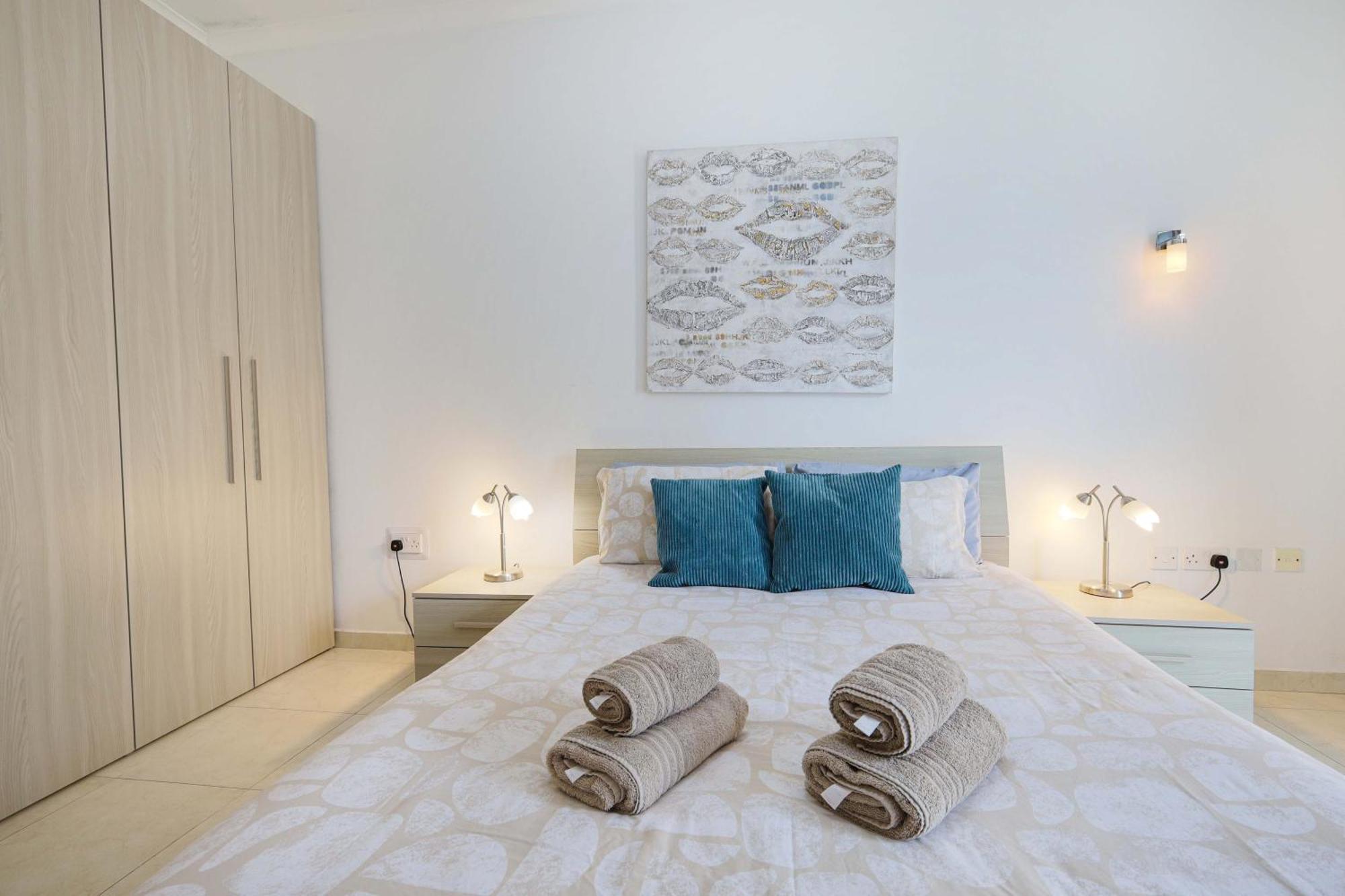 Modern 3Br Stylish & Spacious Apartment - Close To Sliema Promenade Gzira Bagian luar foto
