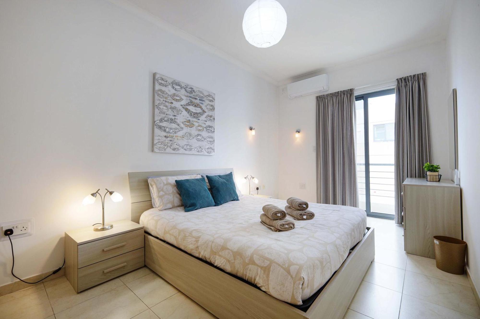 Modern 3Br Stylish & Spacious Apartment - Close To Sliema Promenade Gzira Bagian luar foto