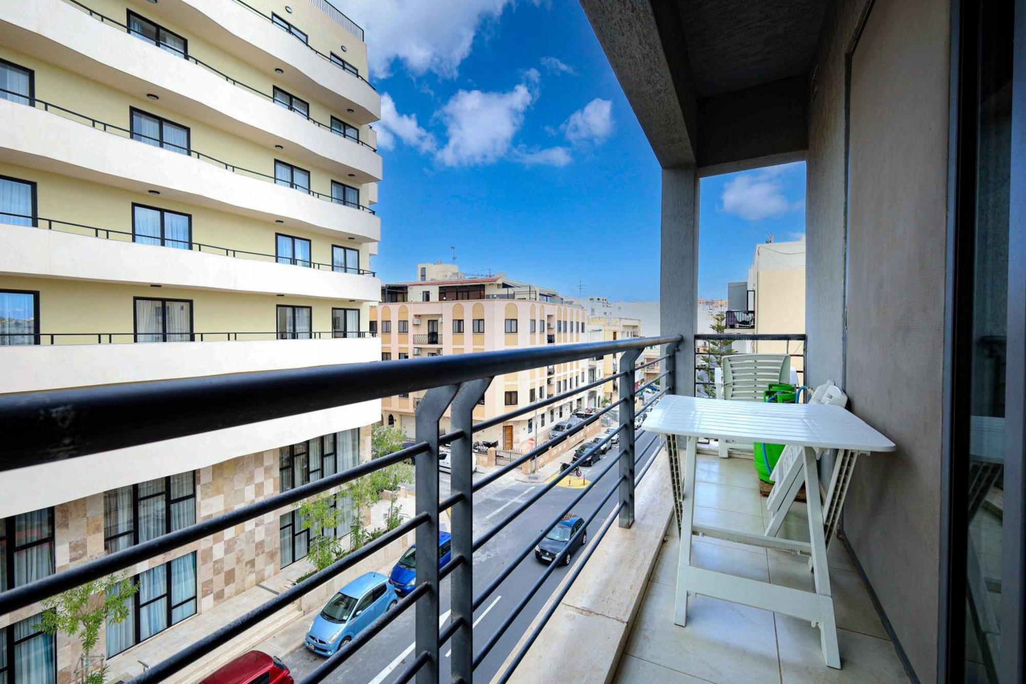 Modern 3Br Stylish & Spacious Apartment - Close To Sliema Promenade Gzira Bagian luar foto