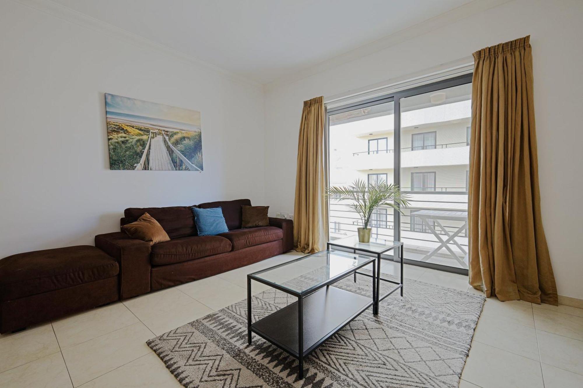 Modern 3Br Stylish & Spacious Apartment - Close To Sliema Promenade Gzira Bagian luar foto