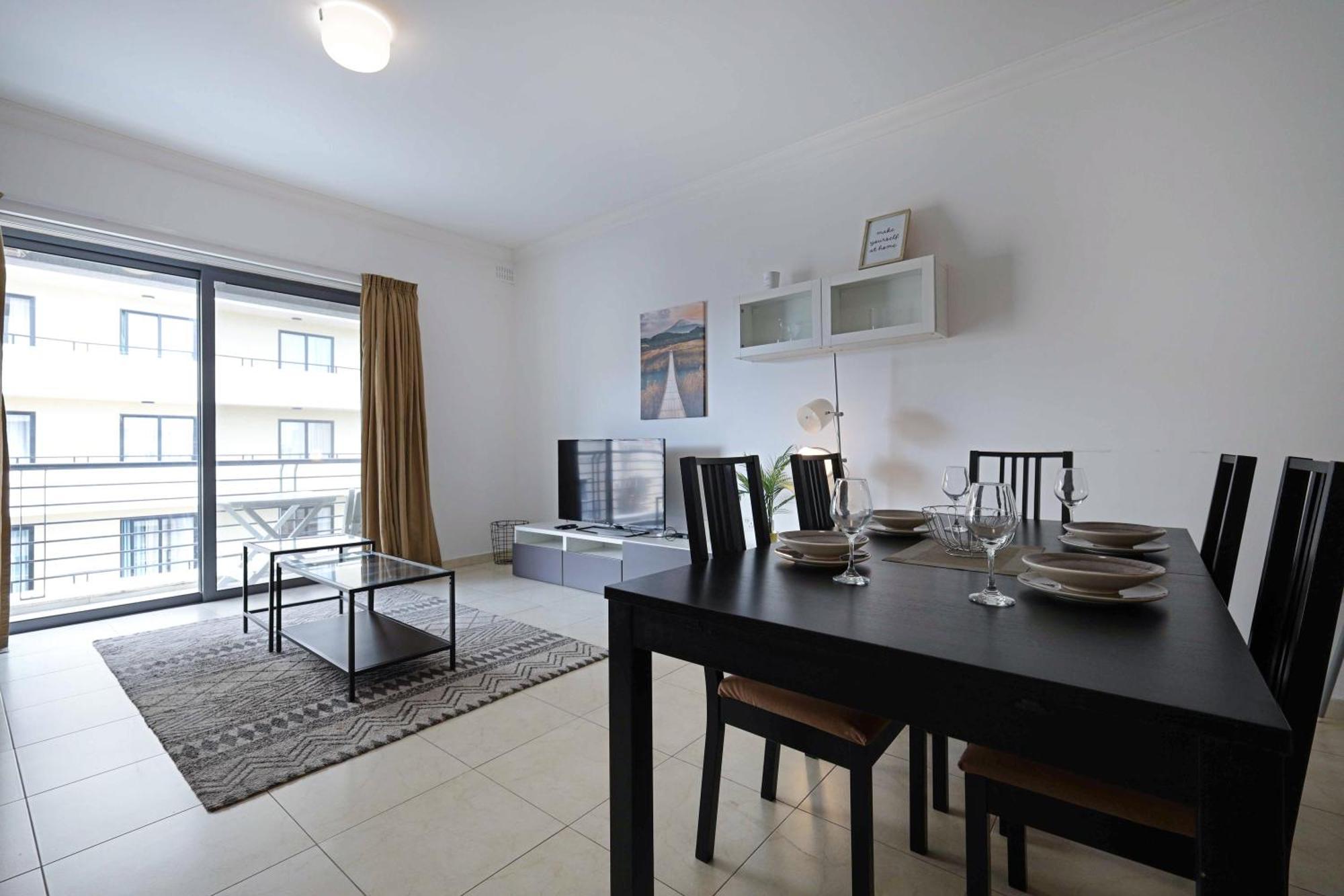 Modern 3Br Stylish & Spacious Apartment - Close To Sliema Promenade Gzira Bagian luar foto