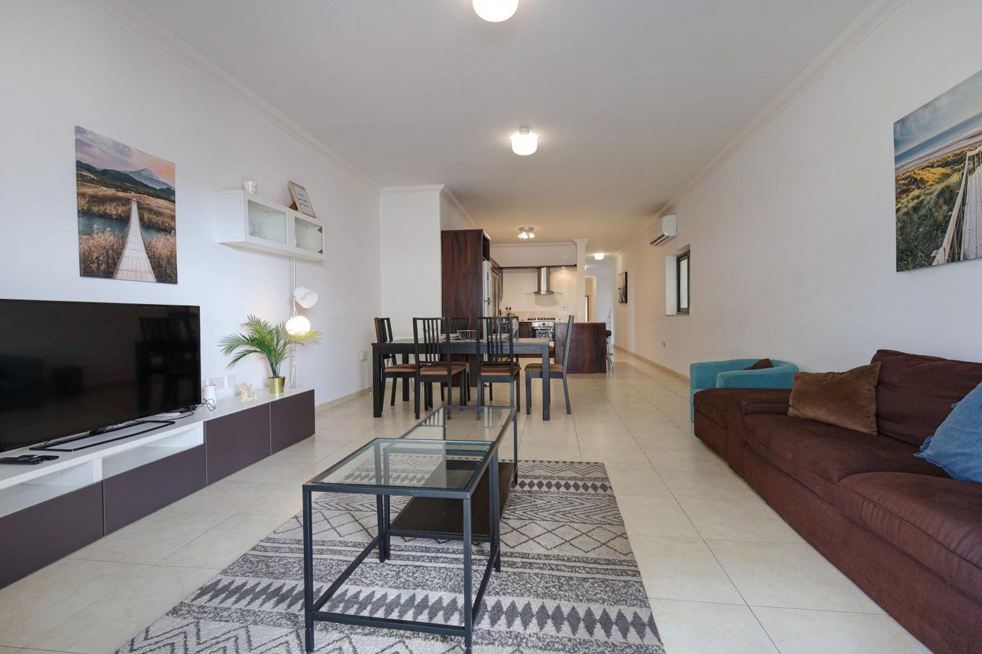Modern 3Br Stylish & Spacious Apartment - Close To Sliema Promenade Gzira Bagian luar foto