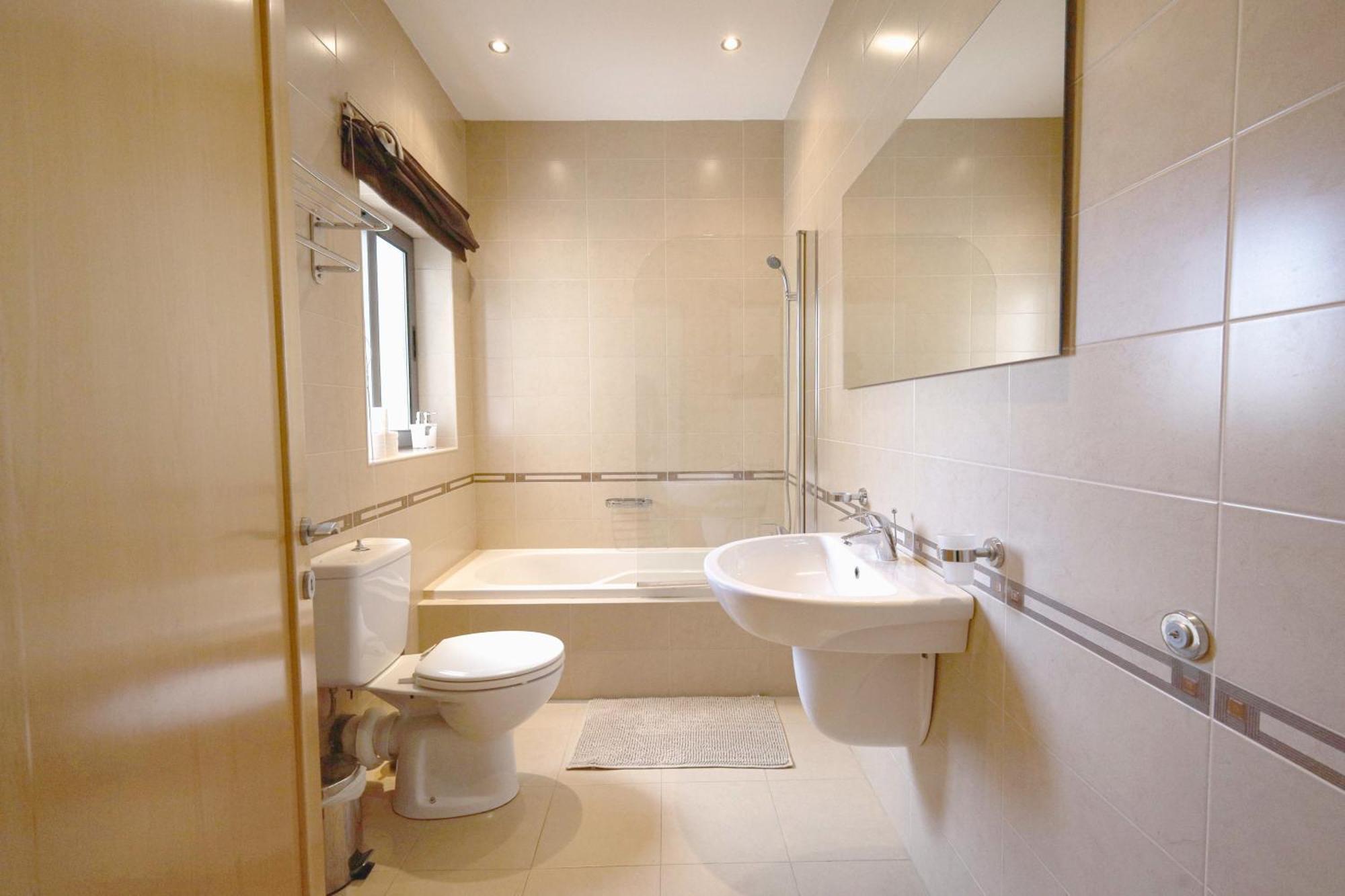 Modern 3Br Stylish & Spacious Apartment - Close To Sliema Promenade Gzira Bagian luar foto